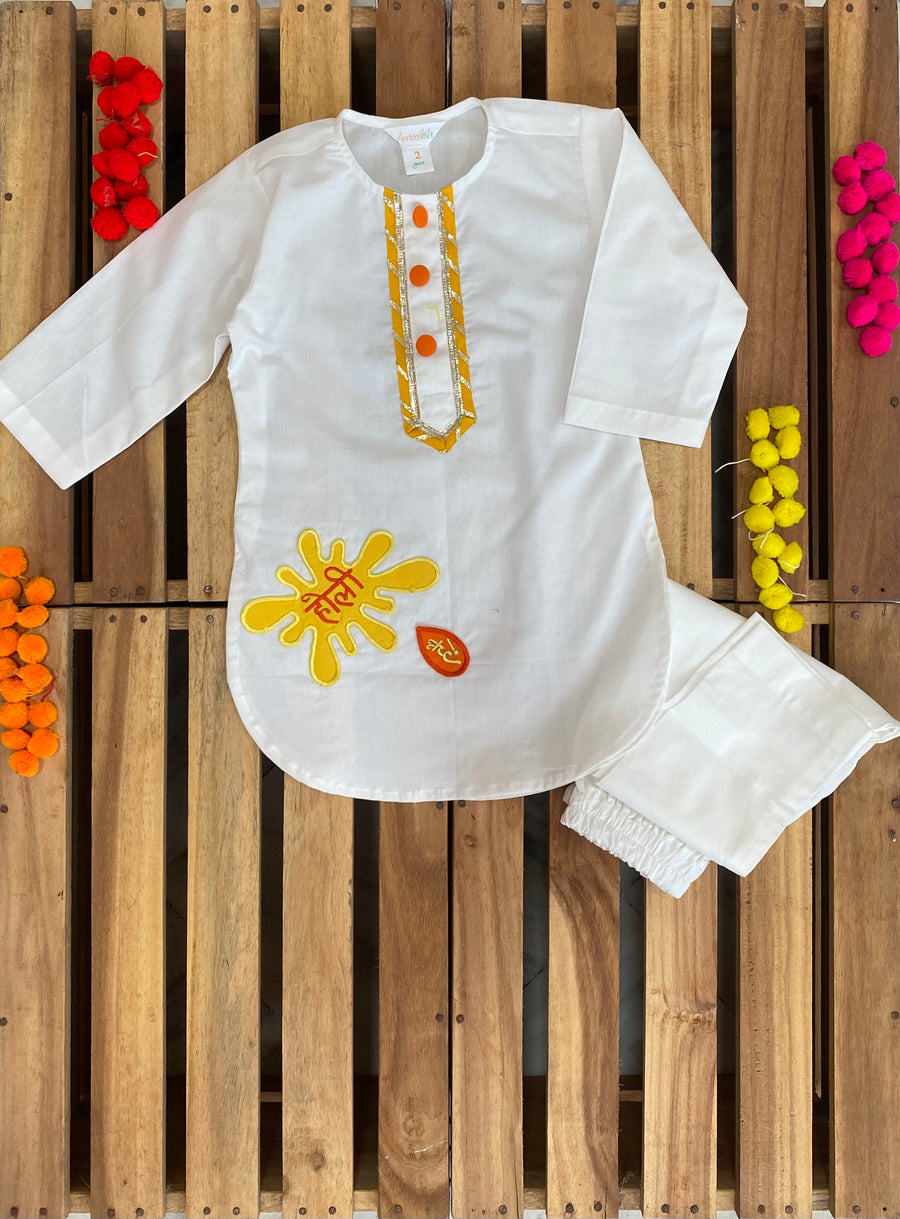 Holi hai kurta with patch and lace