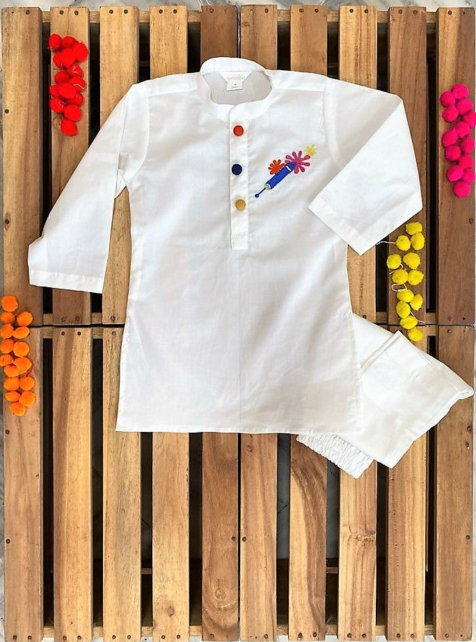 Holi kurta with pichkari