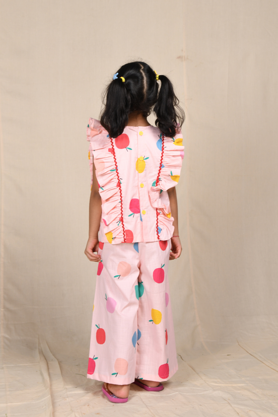 PEACHY APPLES