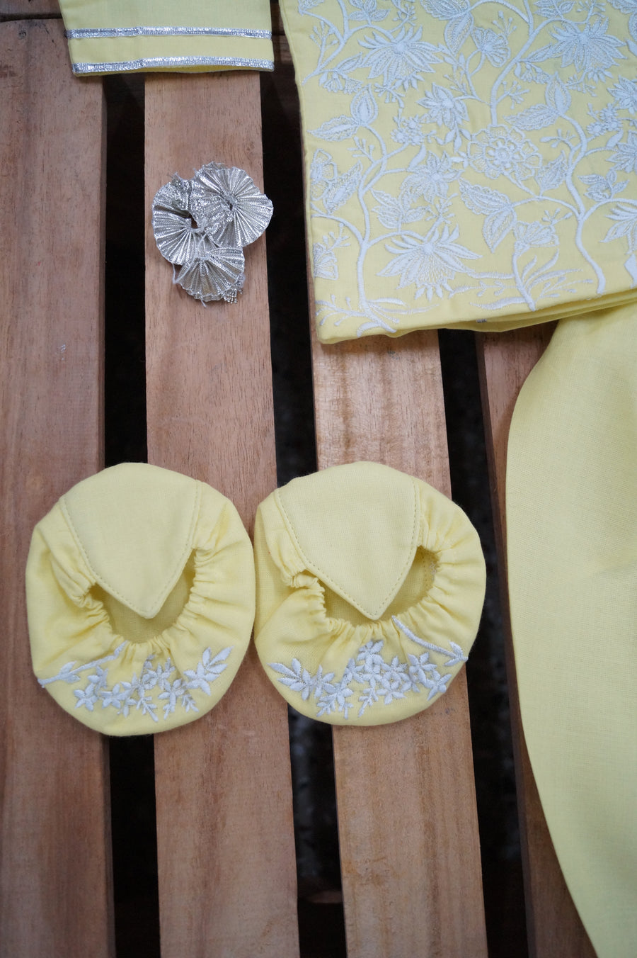Yellow Jaal Embroidered Jaamna