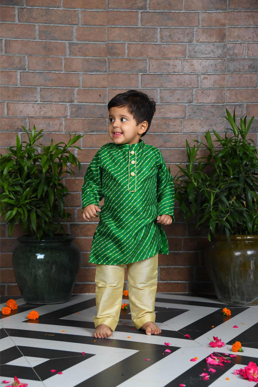 Green leheriya kota kurta with beige pants