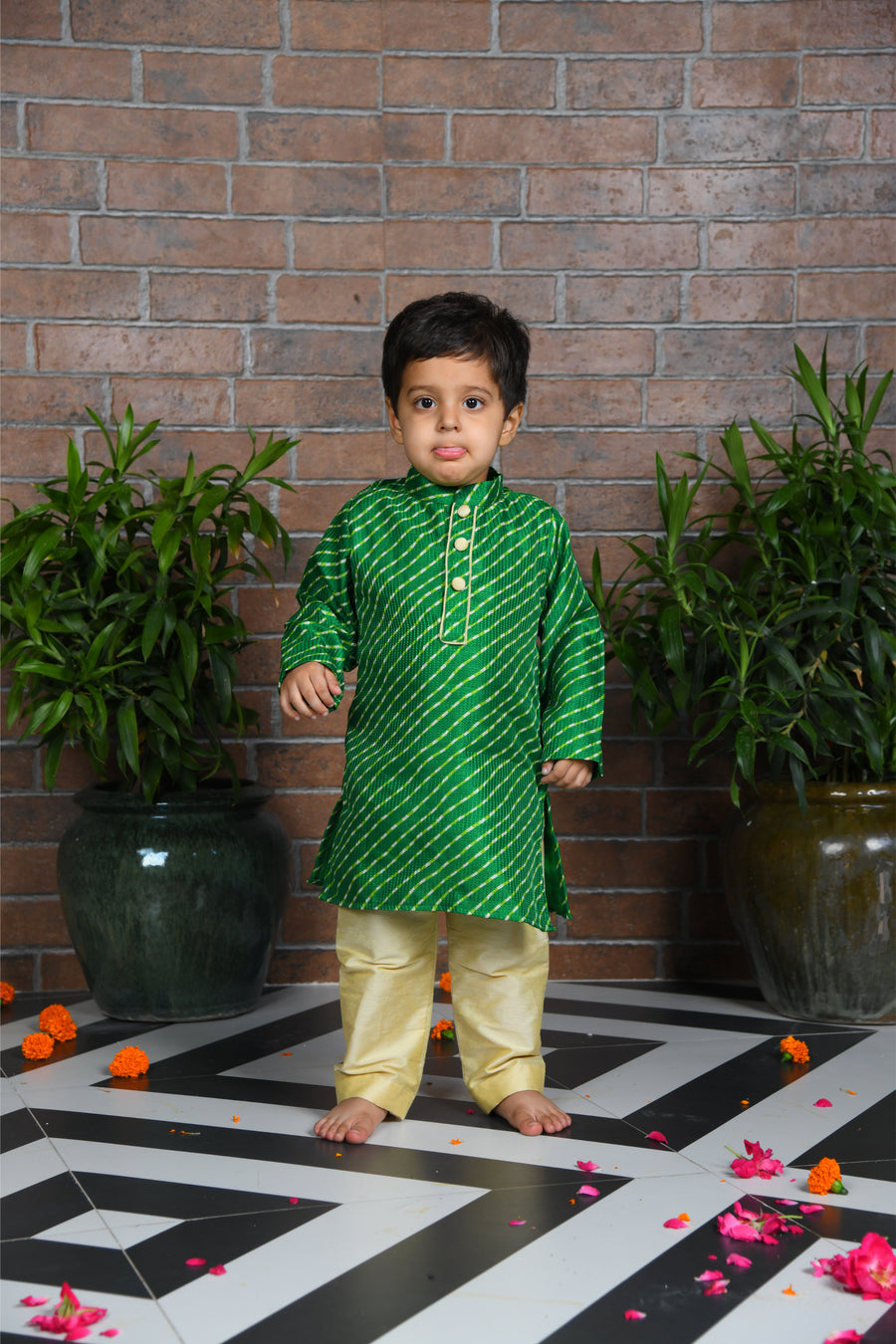 Green leheriya kota kurta with beige pants