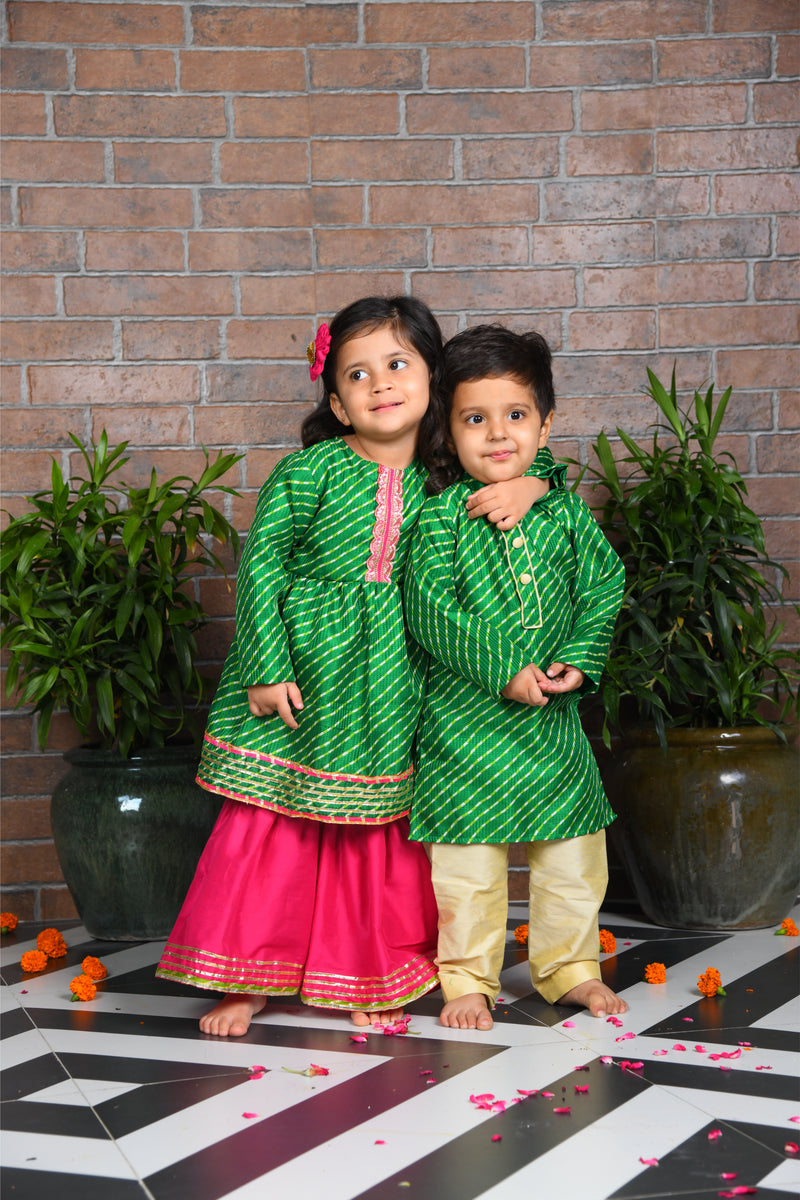 Green leheriya kota kurta with beige pants